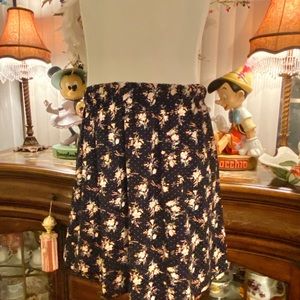 Medium floral short skirt